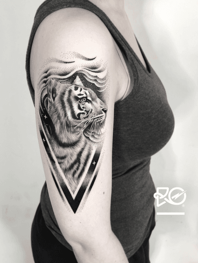 By RO. Robert Pavez • Winds from the Sky • 🐯🖤 • Done in @blacktatuering • 🇸🇪 2020 • Bookings open!only to: robert@roblackworks.com --#blackworktattoo #dotwork #dot #fineart #blackwork #ro #roblackworks 