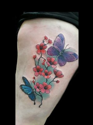 Tattoo de hoy.. #tattoo #inked #ink #mariposas #butterfly #cerezo #cerezojapones #color #freehand #manoalzada #luchotattoo #luchotattooer 