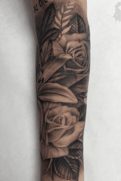 Finished this floral half sleeve a week ago or so. Love doing flowers all day Took a break from posting. Been busy. Now booking for March and April. Good day! #floralsleeve #flowertattoo #blackandgrey #bng #empireinks #dynamic #peaces #skanvas #cypress #longbeach #oc #inked #girlswithtattoos #blessed #goodvibes #positivity #onelove