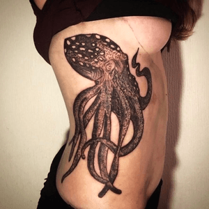 Octopus 🐙#dotwork #illustrated 