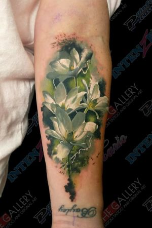 New Zealand native Clematis Paniculata. So much fun to tattoo, How can you be unhappy with tattooing flowers, they are just beautiful.Don't you think so? WHat is your favourite flower?