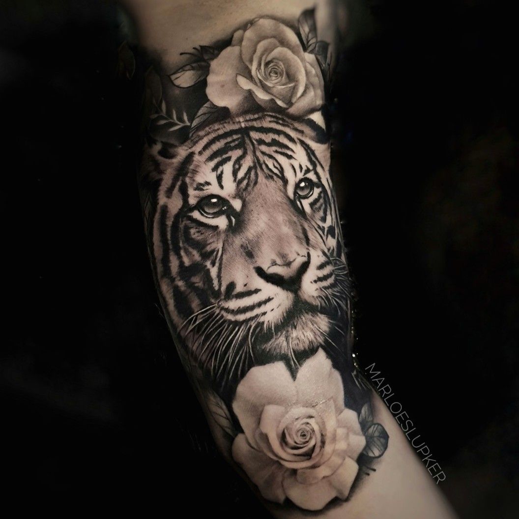 Tattoo uploaded by Ana Marie • #animaux #tigre #loup #rose #bras #armtatoo  • Tattoodo