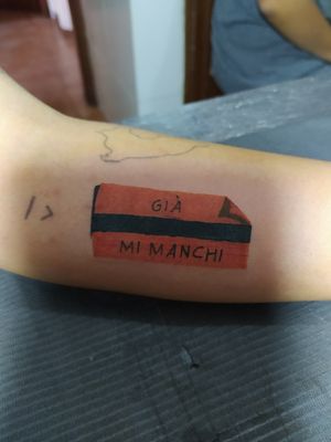 Tatuaje personalizado de Ticket de metro con frase grabada " GIÀ MI MANCHI " realizado durante promoción de San Valentín (1/2)