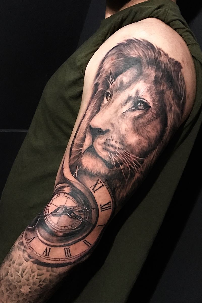 Tattoo uploaded by Ox_Tattoo • Leon, reloj y brújula • Tattoodo