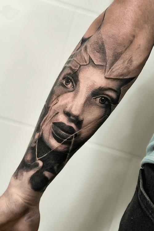 Girl face tattoo - Sevilla