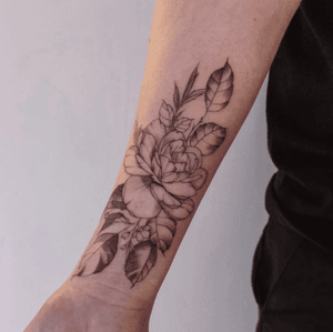 #flower #rose #flowertattoo #smalltattoos #liverpool #liverpooltattooartist #fineline #cutetattoo #tattooartist #minimaltattoo #floraltattoo #tattooidea 