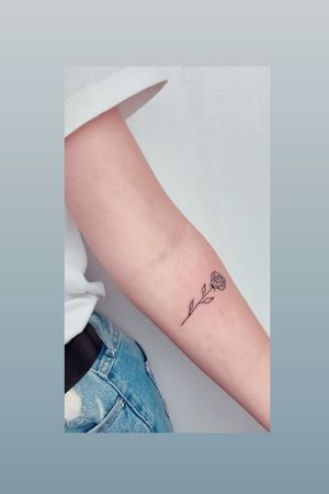 Tattoo studio specialized in fine line tattoos.Instagram: @thewavetattoobcn 