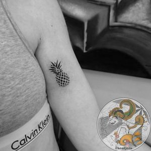 Did this simple Minimalist Ananas for Heidrun as souvenir from #BerlinLess is More......#smalltattoo #hendjerin  #minimalisttattoo #tattoo #ananastattoo #minimalistictattoo #fruittattoo #minimaltattoo #tattoo #tattooart #vegantattoo #veganink #vegantattooink