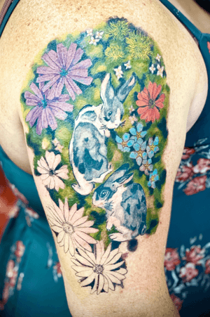 Bunnies and Floral! #floraltattoo #rabbittattoo #realismfloraltattoo #abstractrabbits #eternalinks #staugustinetattooartist #floridatattooartist 