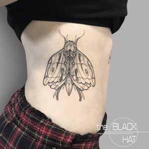 Even though linework looks simple, it requires a mad amount of skill and Filippe did an amazing job on it. If you like the look, ask our artists to design your idea in this style. #theblackhattattoo