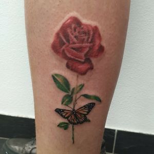 Realistic rose tattoo #rosetattoo #rose #butterflytattoo #colorrealismtattoo #colortattoo 
