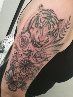 Tiger flower mandala tattoo #tigertattoo #tiger #flowertattoo #mandalatattoo #blackandgreytattoo #blackandgrey