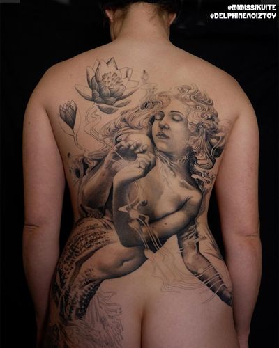 Collab tattoo by Delphine Noiztoy and Mimissiku #DelphineNoiztoy #Mimissiku #lotus #blackandgrey #backpiece #backtattoo
