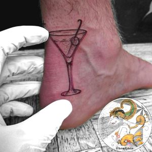 The problem isn't with your eyes, look at it with range so you can see what it is properly. I did this minimalistic fineline 2D Glass of Martini days ago for Raphael from French as Souvenir from Berlin.Let's get the party started!Thank you.....#minimalisttattoo#minimalistictattoo #smalltattoo #cutetattoo #2dtattoo #lineworktattoo #finelinetattoo #martinitattoo #glasstattoo #hendjerin #kayontattooatelier #Tattoodo 