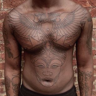 Tatuaje de Mario Benedetti #MarioBenedetti #ilustrativo #alas # Diosa #pecho # vientre