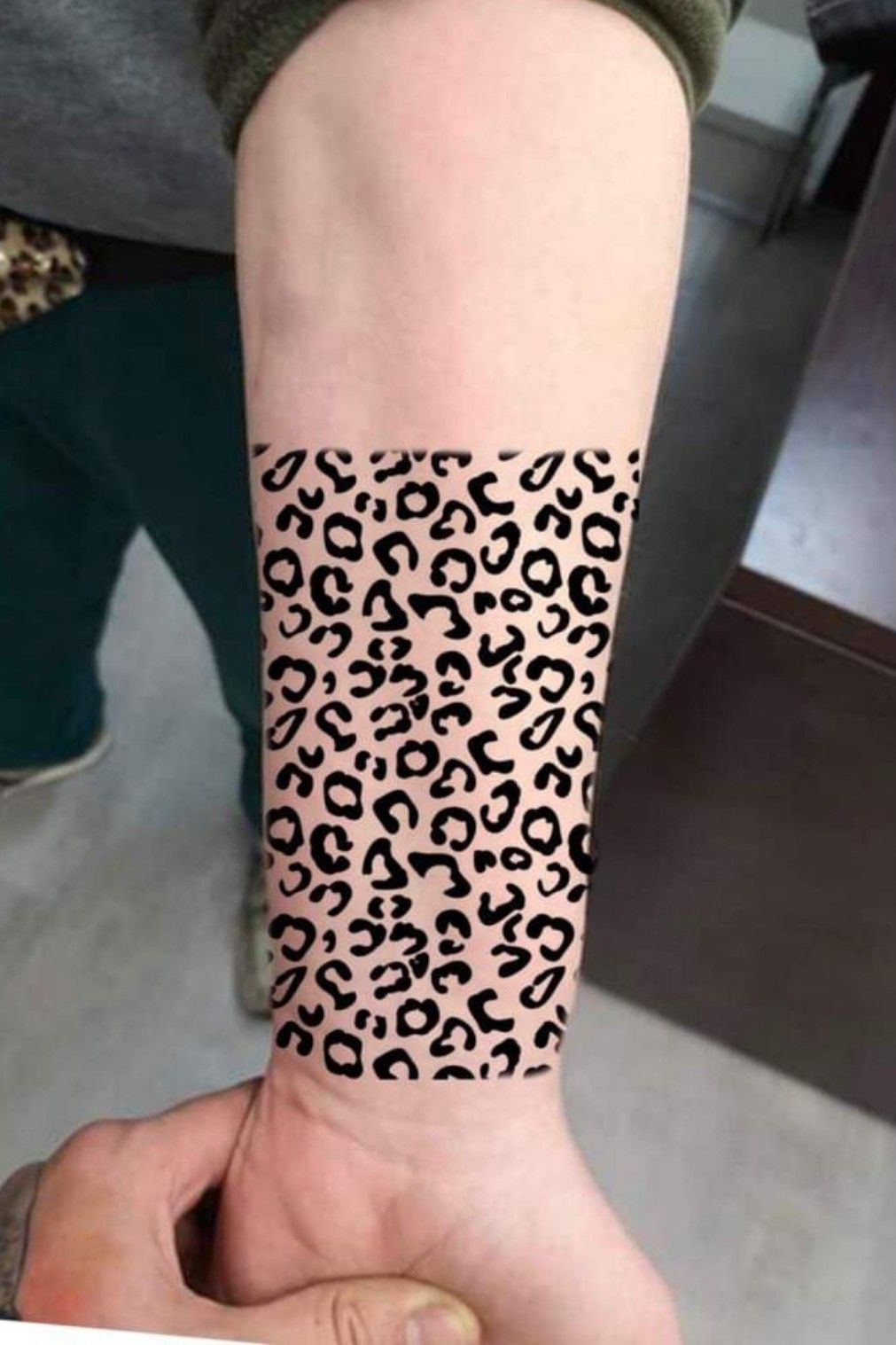 cheetah print tattoo on thigh        <h3 class=