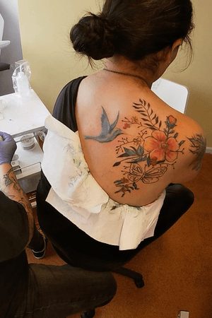 Colorful flower and colobri back piece