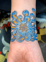 #coverup #flowertattoo #chrysanthemum ⁣#tattoo #linework #tattooart #tattoodesign #bushwick #draw #art #illustration #nyc #newyorktattoo #brooklyntattoo #sketch #design #greenpoint #artist #nyc #drawing #behindthecircle #inked #craftshmanship #Tattooartist #colortattoo #japanesetattoo
