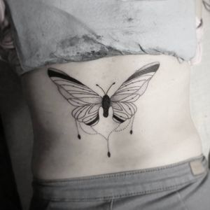 Si quieres ver más diseños puedes encontrarlos en mi Instagram como Isaac_will_tattoo.Citas y cotizaciones disponibles ✌️(55) 59303856FB: Oso S-tampa#tattoo #cdmx #tatuadoresmexicanos #insecto #marippsa #linea #beutiful #butterfly #instattoo #tattooink #drawing #design #osostampa #inktattoo #tattoowoman #tattoogirl