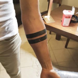 Si quieres ver más diseños puedes encontrarlos en mi Instagram como Isaac_will_tattoo. Citas y cotizaciones disponibles ✌️ (55) 35500324 FB: Oso S-tampa #brazalete #tattoo #cdmx #tatuaje #tatuadoresmexicanos #tatuajesadomicilio #black #tattooed #tattoos #tatuando #tatuados #bracelet