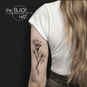 Flower tattoos have been popular for ages, and these days, tattoo artists around the world mix different styles to create timeless compositions. Cathrine @cat.gavin_illustration did an amazing job on this delicate blackwork tattoo. #theblackhattattoo