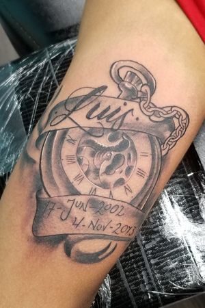 Pocket watch tattoo#fromtijuana #tatuador #california #anaheim #followme #tattoocustom #pocketwatch #blackandgreytattoo 