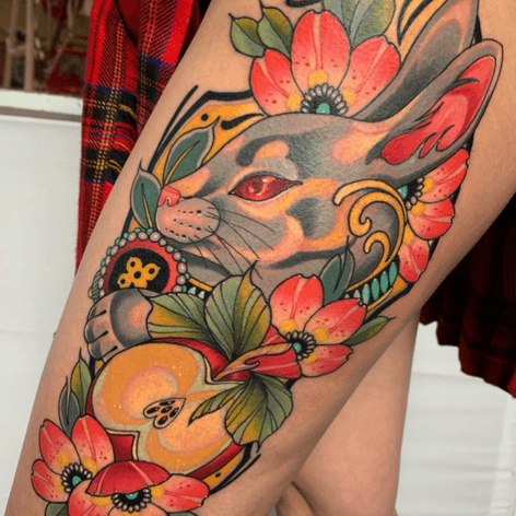 Tatuaje de conejo de Kmilopride #Kmilopride # conejo # conejo # manzana #flor #neotradicional #color #naturaleza #animales