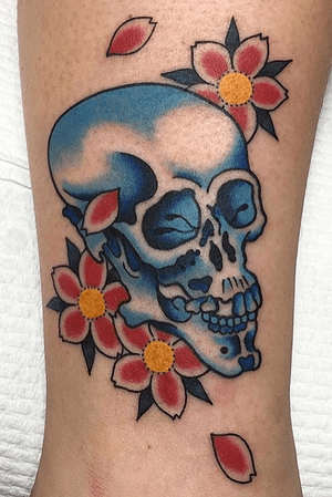 Skull tattooed on the ankle, 1.5 hours #skull #skulltattoo #cherryblossoms #sakura #kuniyoshi #japanese #japanesetattoo #irezumi