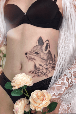 Fox and flower tattoo on hip by vyxiwoo_tattooer 🇸🇬 Instagram: @vyxiwoo_tattooer ••• #singapore #singaporetattoos #vyxiwoo #vyxiwootattooer #fox #foxtattoo #flowers #flowertattoos #finelinetattoos #tattoos #animaltattoos #floraltattoos #hiptattoo