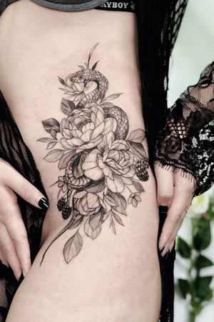 Snake & flowers hip tattoo done by vyxiwoo_tattooer @vyxiwoo_tattooer Instagram: @vyxiwoo_tattooer ••• #singapore #singaporetattoos #vyxiwoo #vyxiwootattooer #snake #snaketattoo #hiptattoo #thightattoo #flowers #flowertattoos #finelinetattoos #tattoos #animaltattoos #floraltattoos