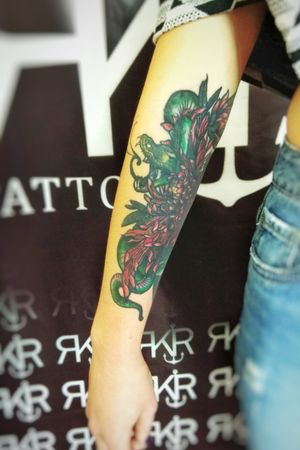 Згідно українського прислів'я: Гадюка як не вкусить, то засичить🐍😉🖤⚫Cover-up з англійської-Прикриття татуюванням - це татуювання над раніше небажаним татуюванням новим татуюванням.facebook.com/YakirTattoo#ЯКR #ЯKR #tattoo_yakir #yakirtattoo #yakir_tattoo  #tattoovinnitsa #tattooukraine #tattoo_culture_ua‌#tattooink #tattooartistinvinn #винница_тату #тату_вінниця #tattooartist #tattoostyle #tattoowork
