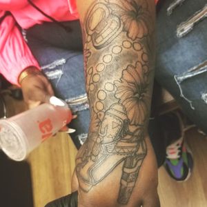 Fresh ink done by:H @hdc1tattoos_an_designs @hdc1tattoos2 #tattoodoer #tattooer #tattooartist #baltimoretattooartist #baltimoreartist #baltimoreink #baltimoretattooartist #inkslinger #inked #blackgirlslovetattoos @blackgirlslovetattoos #inkedgirls #hdc1tattoosandesigns #tattoosbyH #tattoo #getatme #tryntattootheworld #inmyownlane #girlytattoos #flowertattoo #hells #redbottom