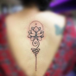 Lotus design 🌷 HMU for your next tattoo 😉 #TattooedLife #PinkyBooTattoos #HexNeedles #Inked #Art #HexTat #TattoosOnInstagram #TattooLove #AZFemaleArtist #AZTattooArtist #tattooed #Bishop #HexCartridges #InstaArt #photooftheday #instatattoo #bodyart #tatts #tattedup #inkedup #GetYours pinkystatt2s@gmail.com 🖤