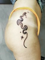 Para Jéssica! 🐍 Amiga, essa ficou 🔥! Valew por mais uma! #snaketattoo #snake #cobratattoo #serpente #sexytattoo #goddamn #🔥 #kimdong_tattoo #tatuagem 