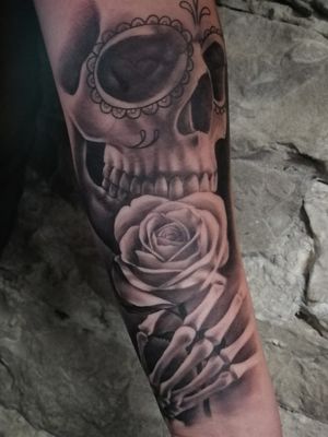 Day of the dead skull and rose