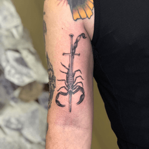 Fine-line scorpion #tattoodo