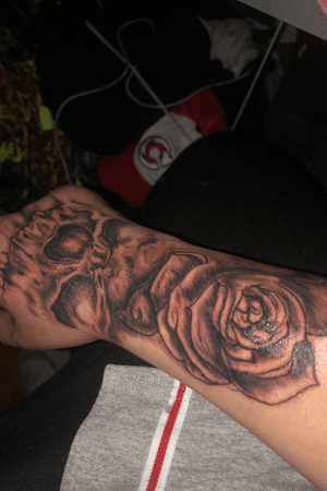 Needs fixed up skull isn’t finished and I want red in the rose