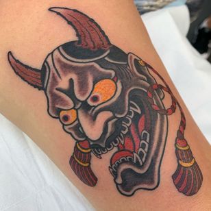 Máscara de Hannya, parte posterior del brazo, 2 horas #hannya #hanya #hannyamask #hanyamask #mask #masktattoo #japanesemask #demon #japanesedemon #japanese #japanesetattoo #irezumi #jarradchivers