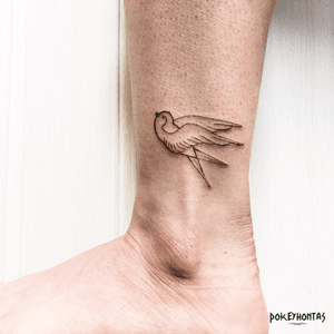 Swallow Bird Hand-poked Tattoo by Pokeyhontas @KTREW Tattoo | Birmingham UK #swallow #handpoked #stickandpoke #tattoo #sticknpoke #fineline #birminghamuk #linework #handpoked #handpokedtattoo #handpoketattooartist 