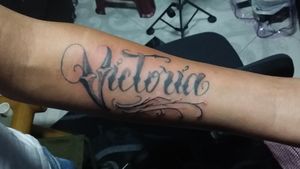 Tatuaje lettering realizado hace unos días... ¿te gusta el lettering? Citas y cotizaciones Instagram @jan_nava05 - - - - - - - - -#talentonacional #tattooart #letteringtattoo #negroyblanco #nombres #colombiantattooers #colombiaink #funza #artist #photography 