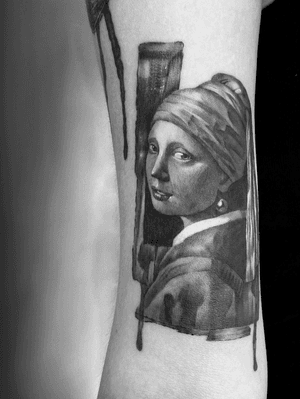 Girl with a pearl earring.