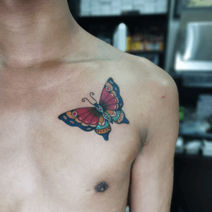 Old school traditional butterfly tattooed by our artist Meng. Interested in getting a piece of tattoo by him just drop us a message here or you can contact him at,+65 92700601Facebook: www.facebook.com/fadedscreamxzInstagram: @schyzofrantic Email: schyzofrantic@gmail.com#tattooartist #tattoolover #ilovetattos #sgtattoo #sgtattooartist #singaporetattoo #artistica #artisticatattoo #artisticasingapore #mengartistica #colortattoo #butterflytattoo #oldschooltattoo #chesttattoo #traditionaltattoo