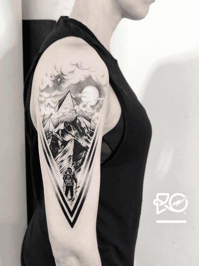 By RO. Robert Pavez • No matter what keep following the Northern Star 🖤 • Last one in blacktatuering • 🇸🇪 2020• Bookings open! only to: robert@roblackworks.com - - #blackworktattoo #dotwork #dot #fineart #blackwork #ro #roblackworks 