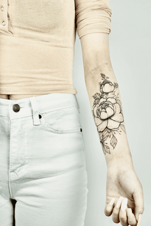 woman's arm flower tattoo