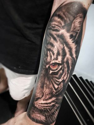 Immerse yourself in the wild with this stunning black and gray tiger tattoo by Mauro Imperatori. Bring out your inner strength and power with this fierce design.