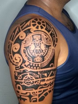 Tattoo estilo maori, feita no meu brother Danilo.Usamos a referência do ator the rock...