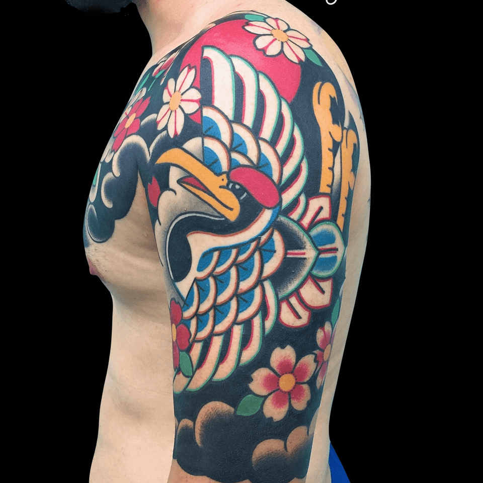 Tatuaje de una grulla japonesa por Jeanzito Hernandez #JeanzitoHernandez #japanese #irezumi #crrane #cherryblossom #flower #halfsleeve 