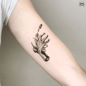 Hand Gun a Tattoo
