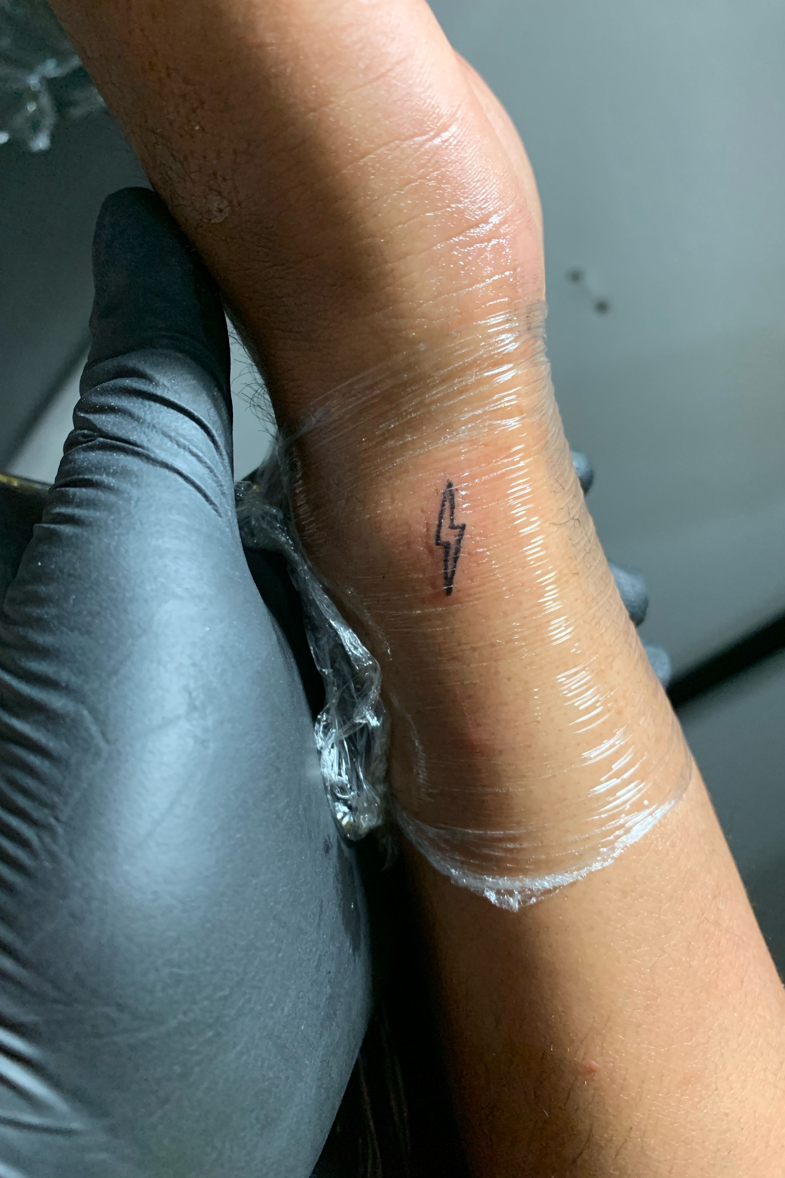 Tattoo uploaded by Edna Treviño • ⚡️⚡️⚡️ #minitatto #xdnx • Tattoodo