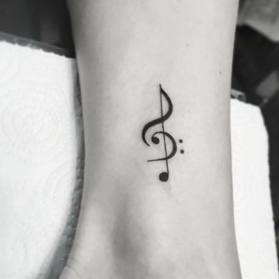 Not a big and unique "Treble clef" for pretty singer Yulee ◾#тату #скрипичныйключ #trigram #tattoo #trebleclef #inkedsense 